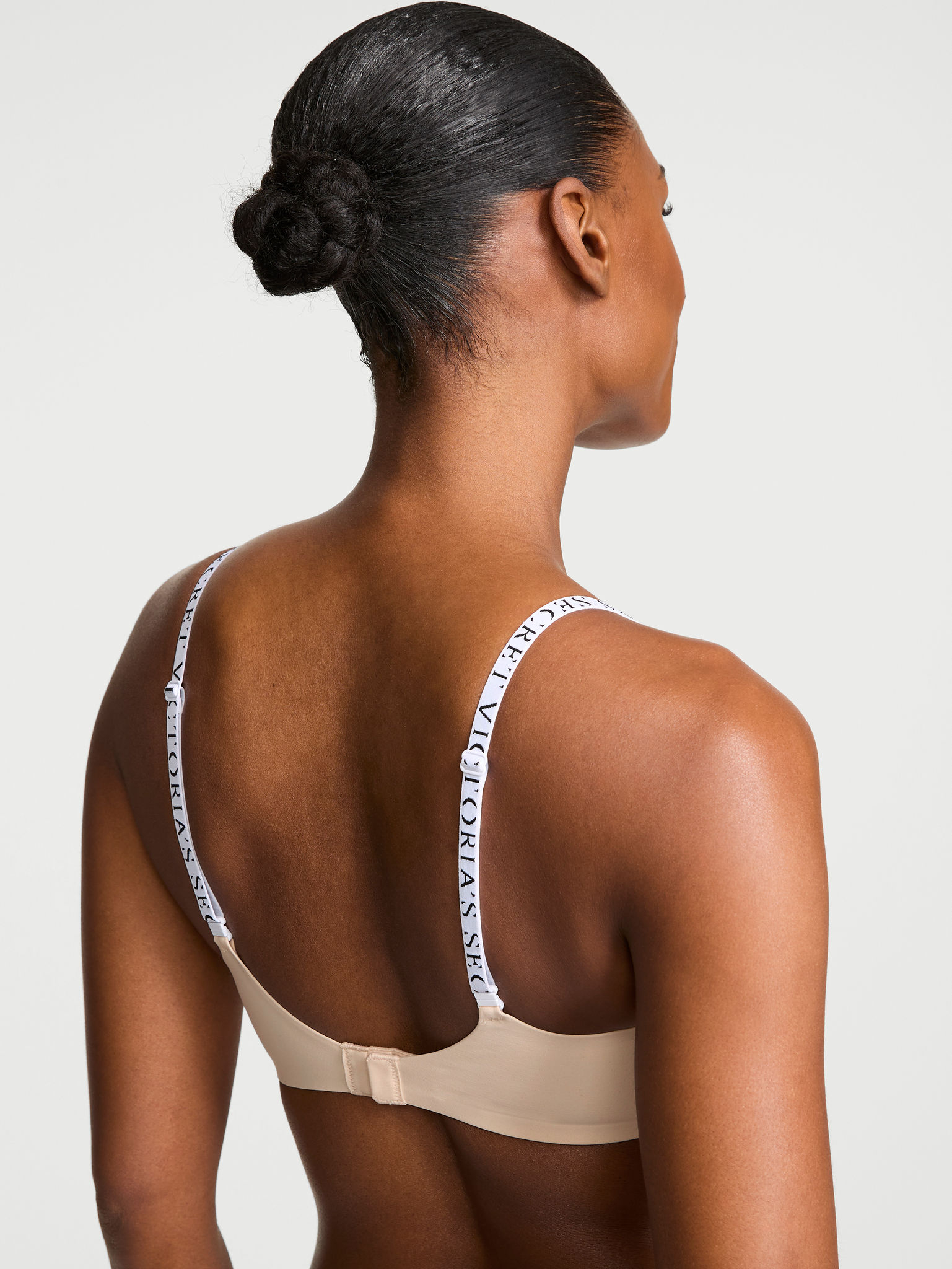 The CoolBra&trade; Lightly Lined Wireless Plunge Bralette image number null